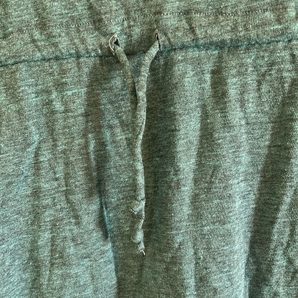 *GREEN* NWOT, Chaser, Women’s, asymmetrical on/off shoulder dress, hi-lo hem - Picture 6 of 8